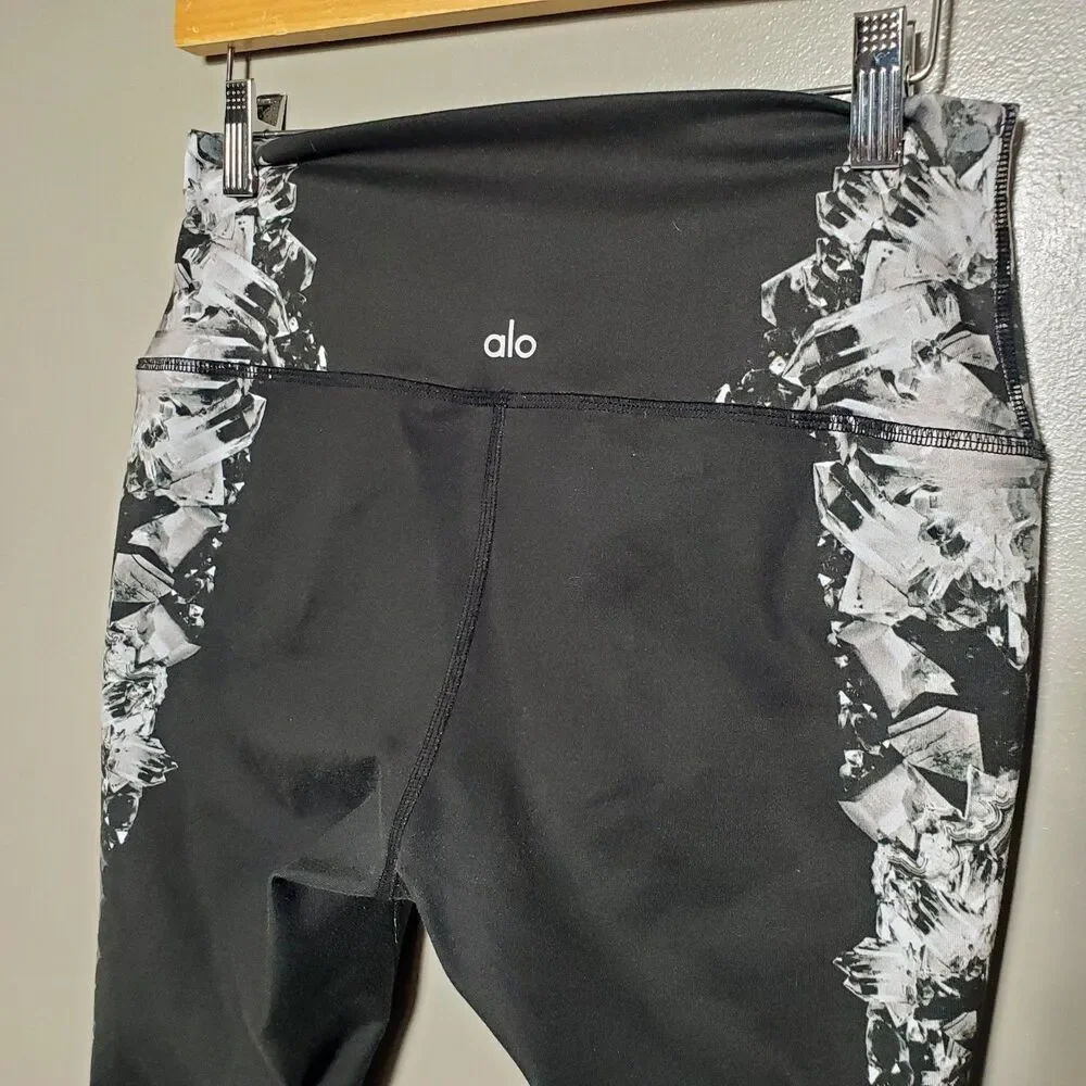 Alo Yoga Capri Leggings Size Medium Black High Waist Airbrush Dark Crystal